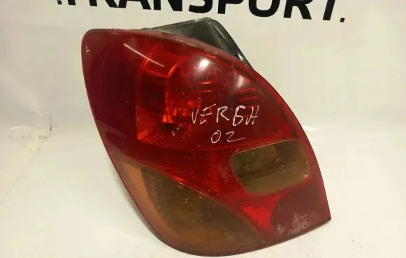 Toyota Corolla Verso AR10 Rear/tail lights e49824