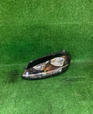 Volkswagen Golf VII Headlight/headlamp