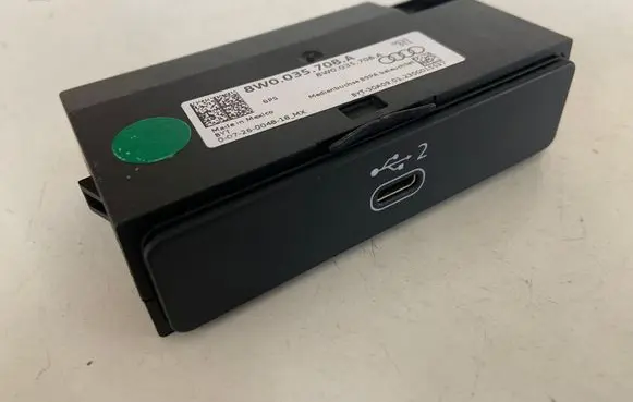 Audi Q5 SQ5 USB socket connector 8W0035708A