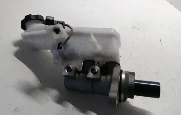 KIA Sportage Master brake cylinder UR181205AE