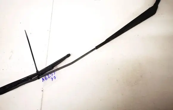 Front wiper blade arm