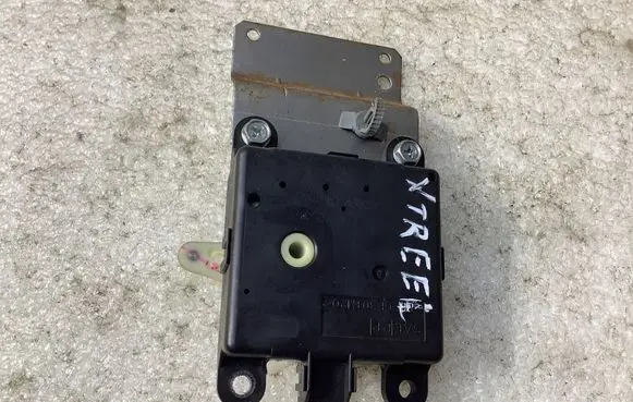 Nissan X-Trail T30 Air flap motor/actuator 3J11030820 050729