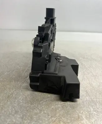 Volvo S70 V70 V70 XC Front door lock 31253666
