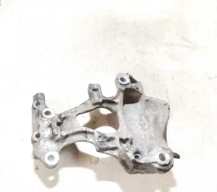 Honda CR-V Engine mounting bracket