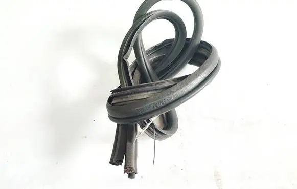 Skoda Superb B6 (3T) Rubber seal front coupe door 