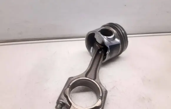 Volvo XC70 Piston with connecting rod