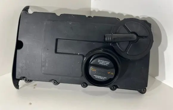 Volkswagen PASSAT B6 Rocker cam cover 03G103475