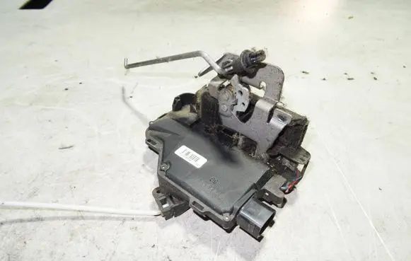 Audi A4 S4 B6 8E 8H Front door lock 8E2837015C
