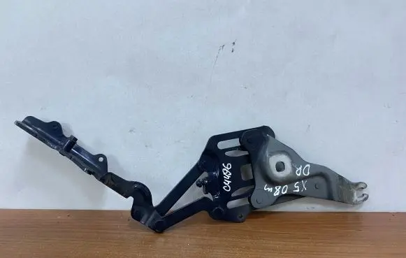 BMW X5 E70 Front door upper hinge 7148348 C4496