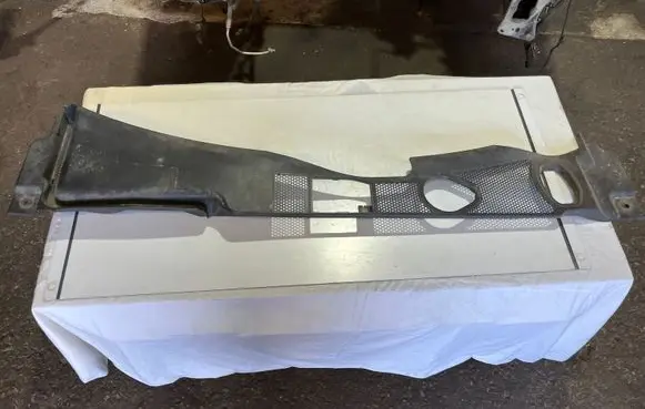 Audi A4 S4 B8 8K Wiper trim 8K1819447