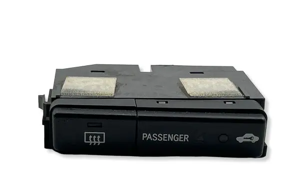 Toyota Avensis T250 Windscreen/window heater switch 8479005130C 05W43E MS432200254