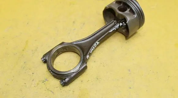 Audi A6 S6 C6 4F Piston with connecting rod