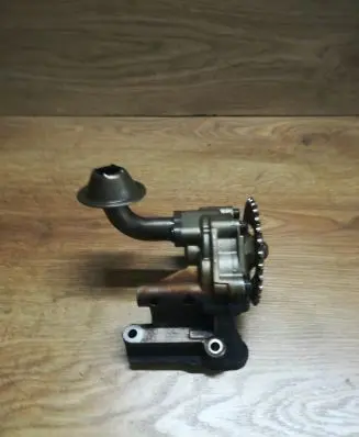 Volkswagen PASSAT B5.5 Oil pump 06A115105B 225823L1