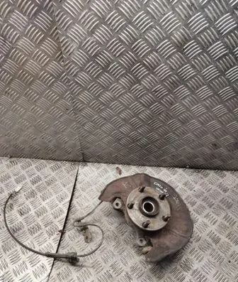 Toyota Corolla Verso AR10 Front wheel hub