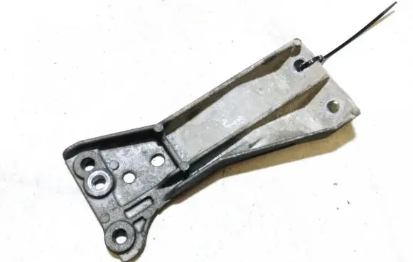 Mazda 3 I Engine mounting bracket