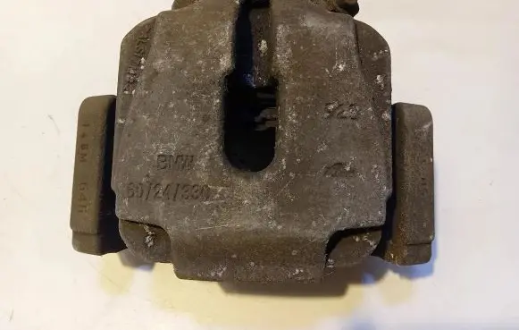 BMW 5 F10 F11 Front brake caliper 6024330