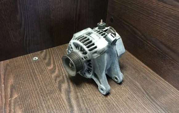 Toyota Corolla Verso E121 Generator/alternator 2706022100