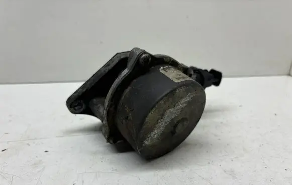 Renault Megane II Vacuum pump 8200113585