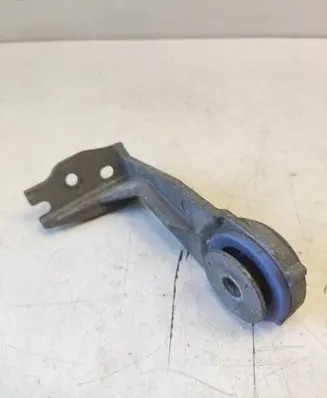 Radiator mount bracket