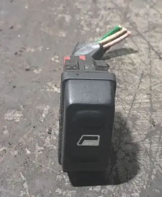 Citroen Xsara Picasso Electric window control switch 22681