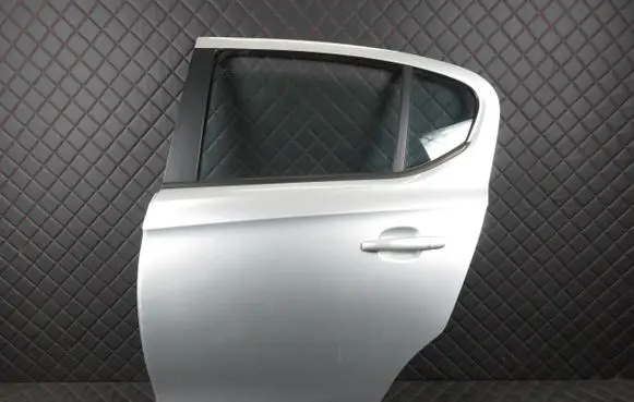 Opel Corsa E Rear door