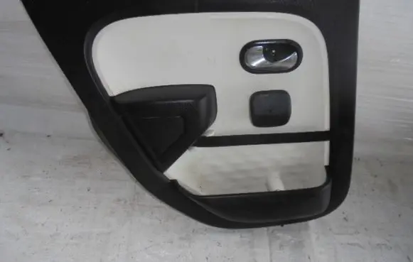 Renault Twingo III Rear door card panel trim
