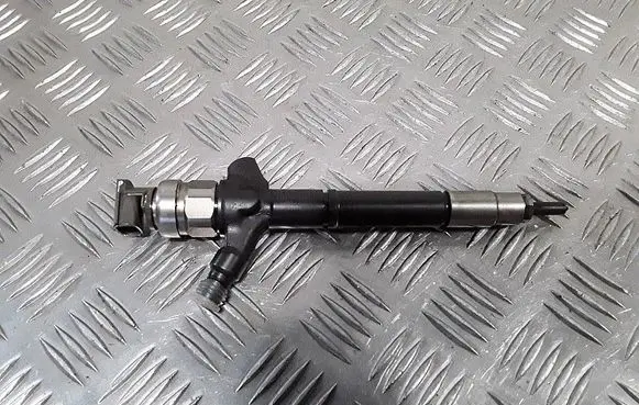 Toyota Corolla Verso E121 Fuel injector 236700R170