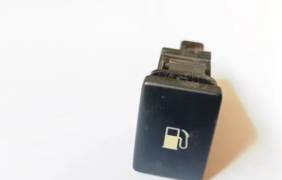 Toyota Avensis T270 Fuel tank opening switch 