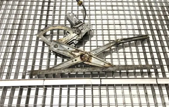 Opel Frontera A Front door window regulator with motor