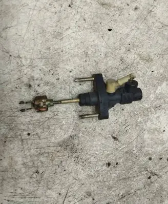 Toyota Corolla E120 E130 Clutch master cylinder 353031