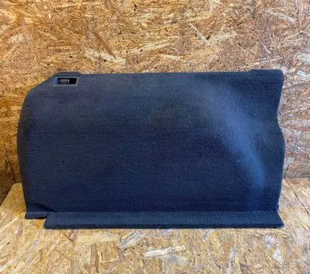 Mercedes-Benz E W124 Tailgate trim 