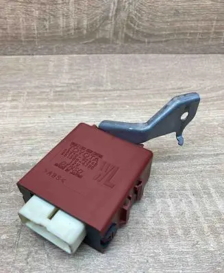 Toyota Yaris Door control unit/module 8597052040 0515004300