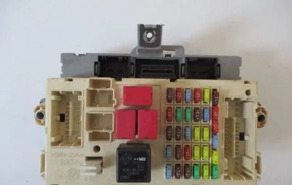 Alfa Romeo 159 Fuse module 50507093 5050709
