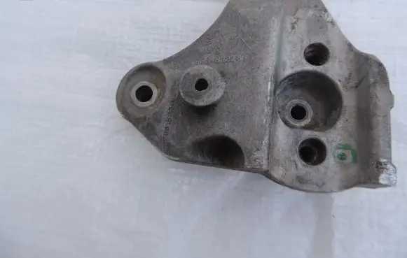 Opel Crossland X Gearbox mounting bracket 9684812280