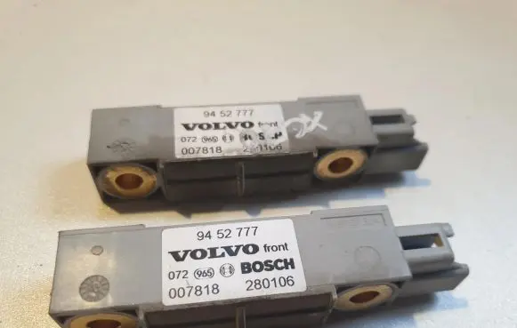 Volvo XC70 Airbag deployment crash/impact sensor 945277