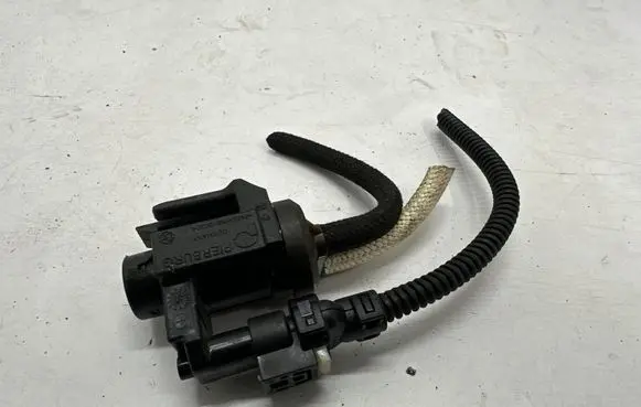 BMW 3 G20 G21 Vacuum valve 8570591
