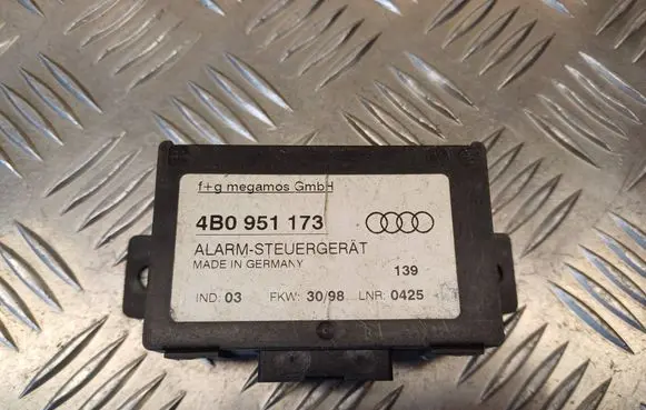 Audi A4 S4 B5 8D Alarm control unit/module 4B0951173