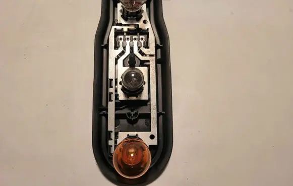 BMW 5 E39 Tail light bulb cover holder 2496339 393390