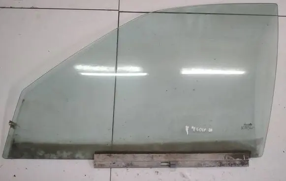 Volkswagen Golf III Front door window glass four-door AS2