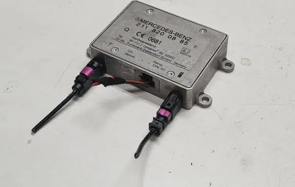 Mercedes-Benz CLS C219 Aerial antenna amplifier 2118200885