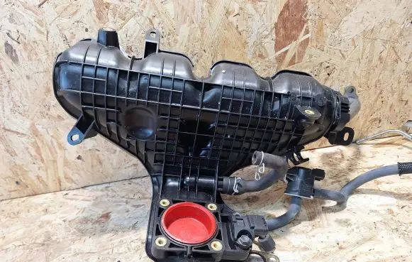 Toyota Auris E180 Intake manifold 1105869901