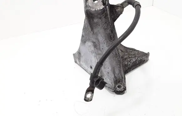 Volkswagen PASSAT B5 Engine mounting bracket 8D0199308L