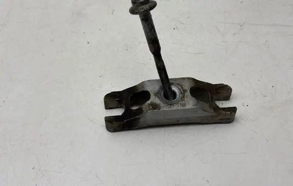 Volkswagen Transporter - Caravelle T5 Fuel Injector clamp holder 03L216 V300