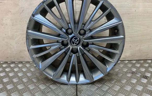 Toyota Avensis T270 R18 alloy rim 