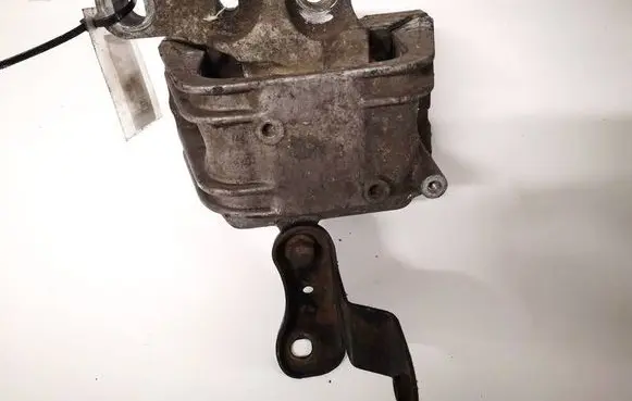 Volkswagen PASSAT B6 Engine mount bracket 1k0199262