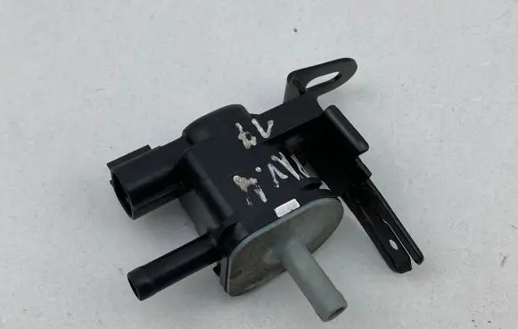 Toyota RAV 4 (XA40) Turbo solenoid valve 9091012276 1908086 1362007010