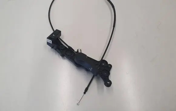 BMW 5 G30 G31 Engine bonnet (hood) release handle 7343390 7343443 14121810