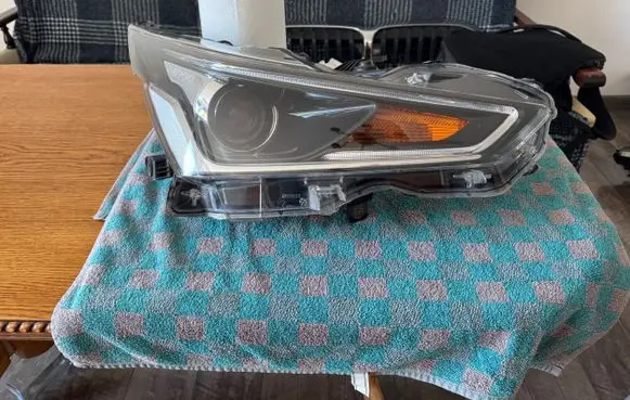 Toyota Aygo AB40 Headlight/headlamp 0H-28
