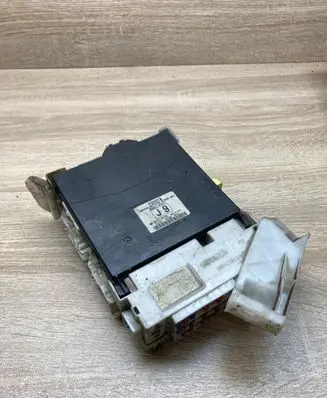 Toyota Prius+ (ZVW40) Fuse module 8922147211