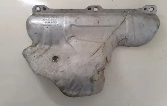 Volvo V70 Heat shield in engine bay 30713262